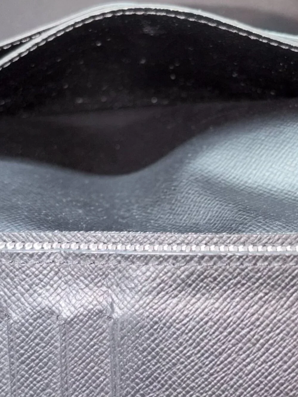 Excellent Louis Vuitton Brazza Men's Black Long Bifold Wallet Folding Logo Taiga